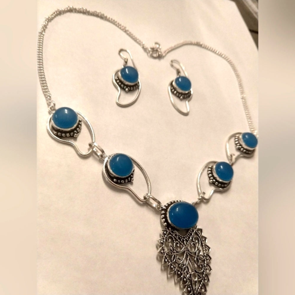 Chalsedony Earrings and Necklace set, 925 made in India.